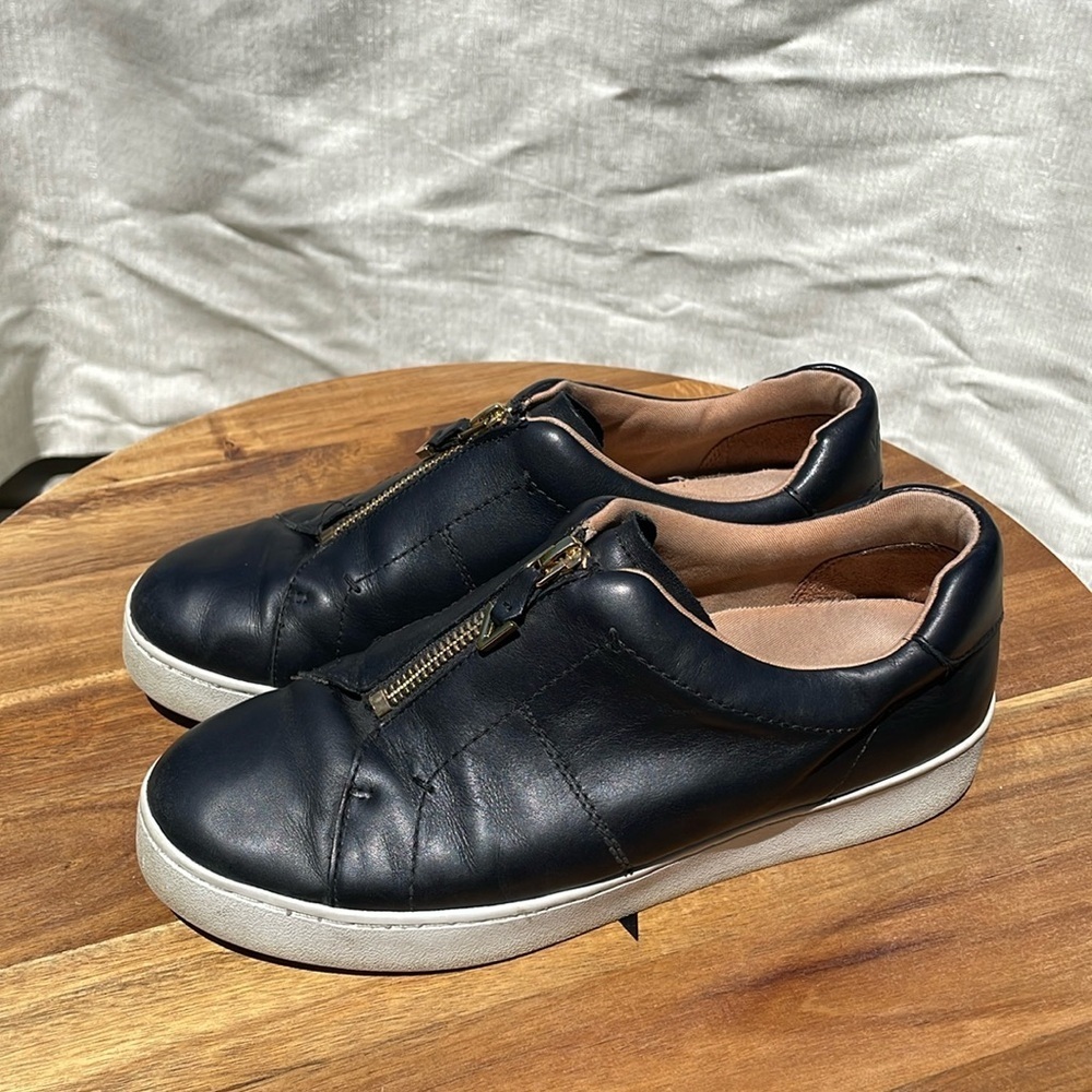 Vionic Splendid Ellis Women's Supportive Shoes Black Gold Accents Size 7.5